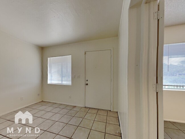 Building Photo - 1515 E Orange St