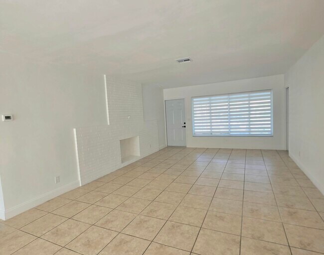 Building Photo - 806 N 31st Ct