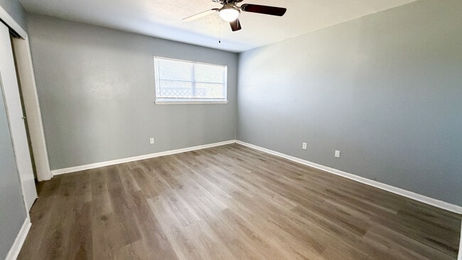 Building Photo - Kentwood Apartments