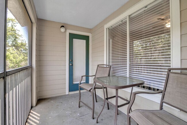 Building Photo - Furnished 4/4 University Terrace