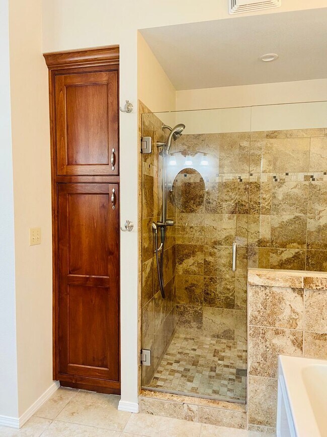 Building Photo - Rental