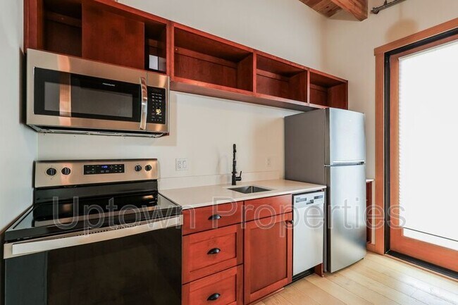 Building Photo - 1515 N Rosa Parks Way