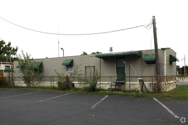 Building Photo - Convenient Mobile Park