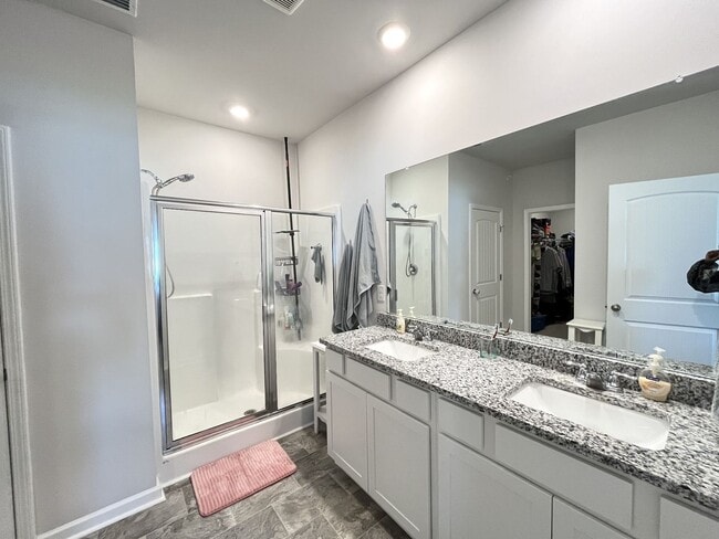 Building Photo - 4-Bedroom w/ Open Layout & Community Perks