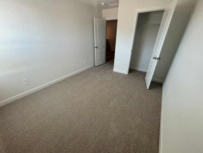 Building Photo - 222 Tiger Lily Dr