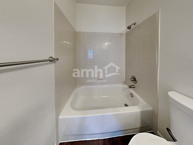 Building Photo - 2095 Pinyon Jay Dr