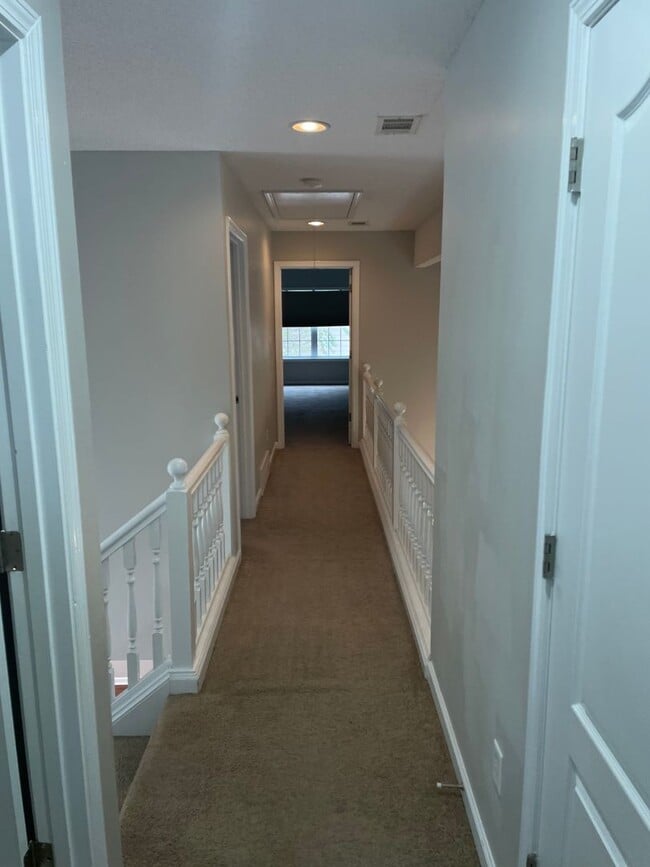 Building Photo - 4BR w/ Fenced Backyard + Garage in Lakeland