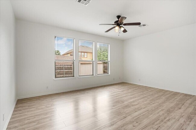 Building Photo - 200 Rudy Ln