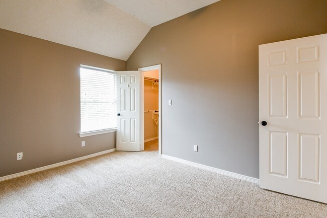 Building Photo - 241 Blue Hill Dr