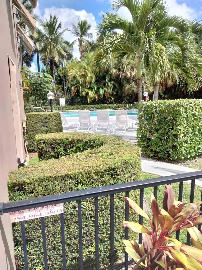 pool - 300 NE 14th Ave