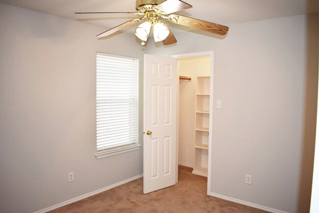 Building Photo - 11901 Gold Creek Dr E