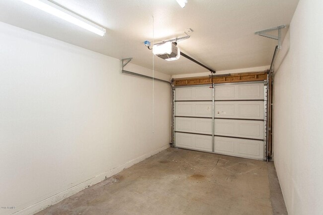 Building Photo - 3228 W Lisbon Ln