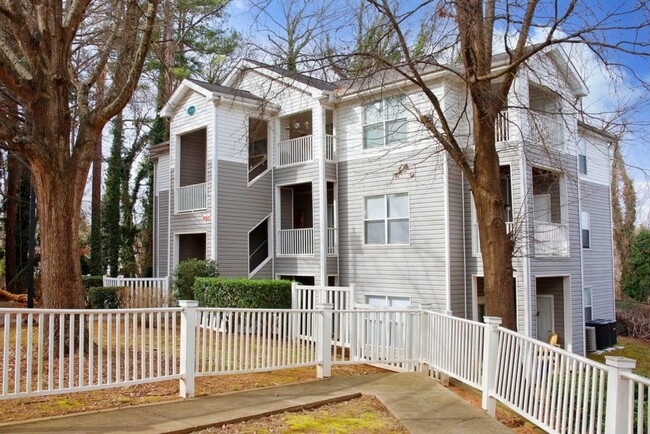 Building Photo - Two Bedroom Apartment