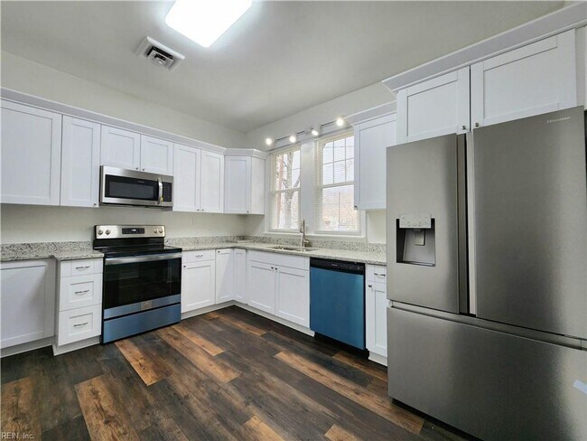 Building Photo - Gorgeous Gem on Corner Lot in Ghent!