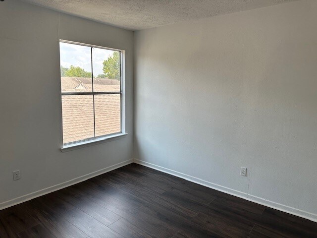 Building Photo - 8722 Maplecrest Dr