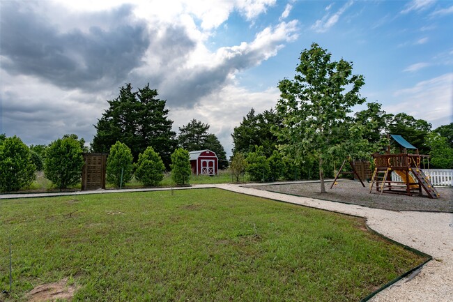 Building Photo - 404 N Meyersville Rd