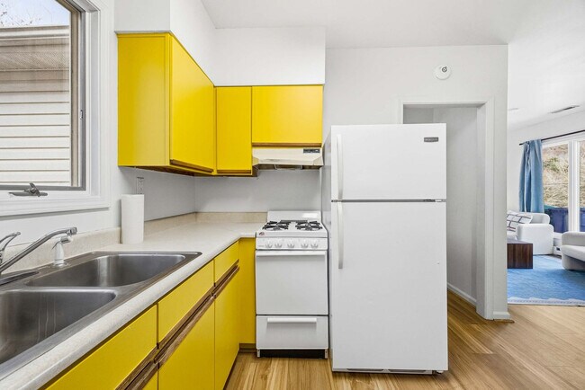 Building Photo - 12 Apple Tree Way