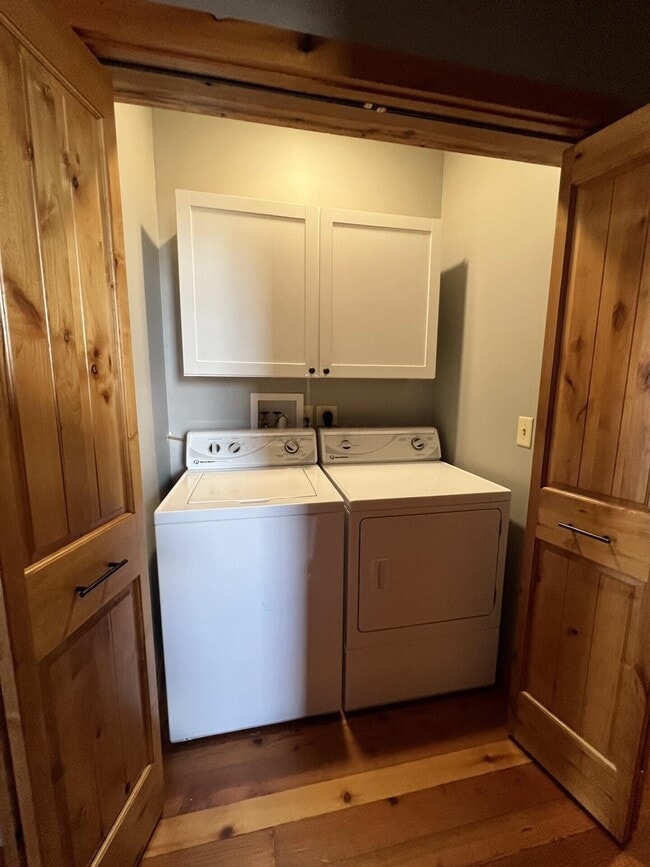 Building Photo - 431 S Columbus St