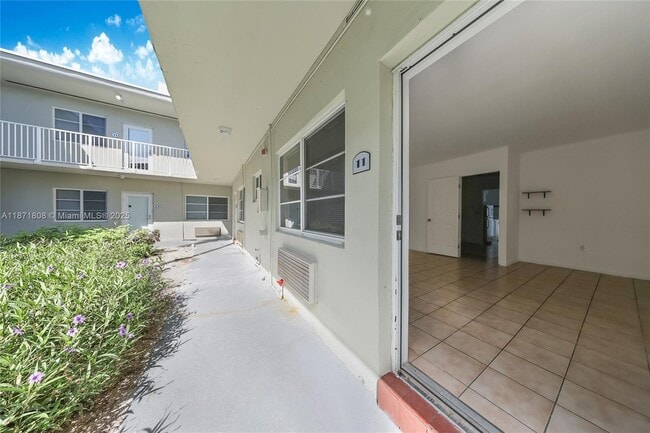 Building Photo - 6930 Rue Versailles Dr