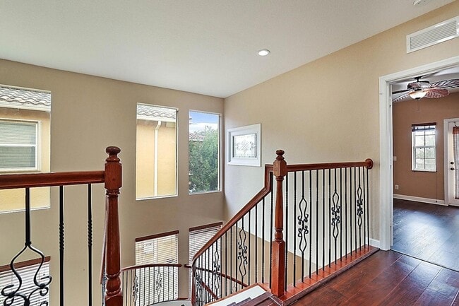 Building Photo - 748 Cresta Cir