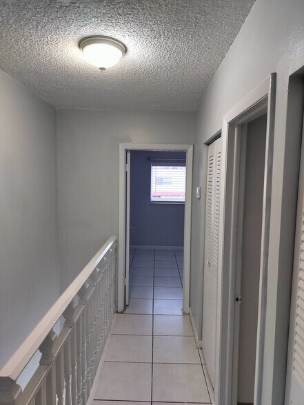 Building Photo - 1703 W 56th Ter