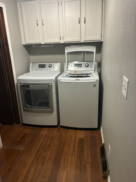 Building Photo - W649 Hillview Dr