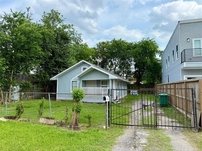 Building Photo - 4426 Phlox St