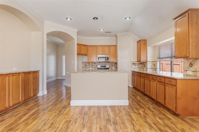 Building Photo - 3925 Oakmont Dr