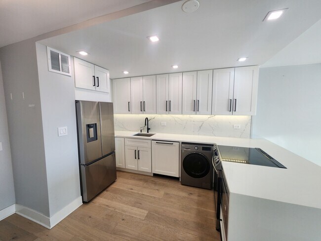 Building Photo - 1560 N Sandburg Terrace