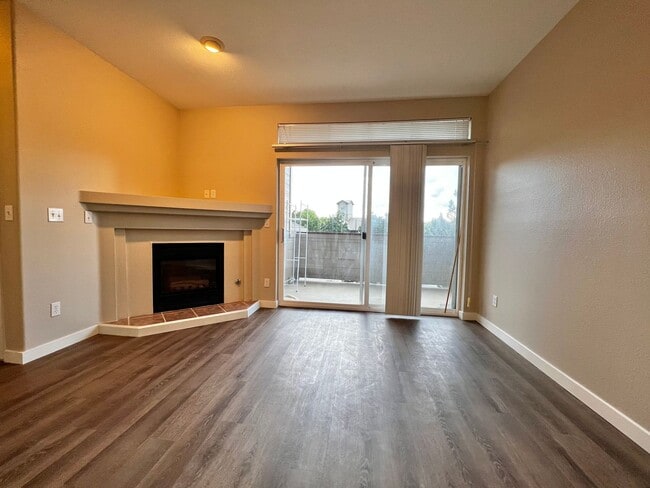 Building Photo - 2 bed 2 bath condo off Harmony in Fort Collins!