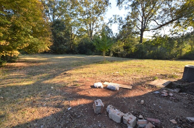 Building Photo - 1740 Ashville Rd