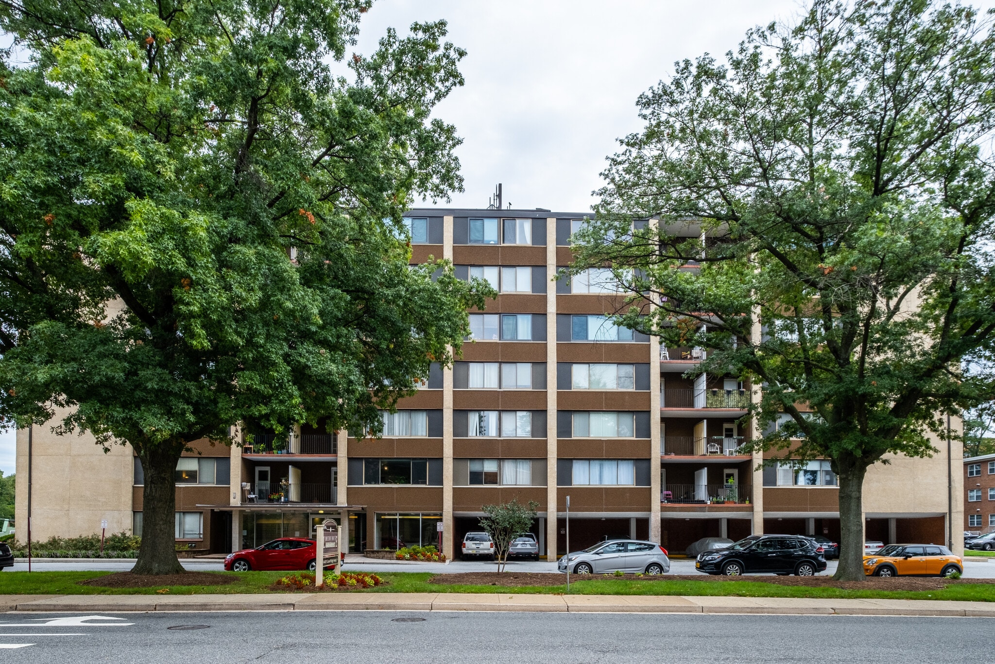 Front of building - 4401 Lee Hwy