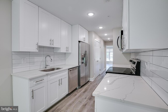 Building Photo - 2015 N College Ave