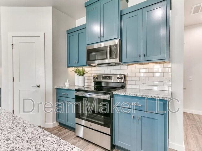 Building Photo - 2807 Clifton Ter