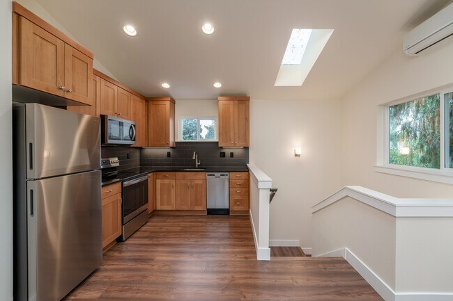 Building Photo - 5532 NE 31st Ave