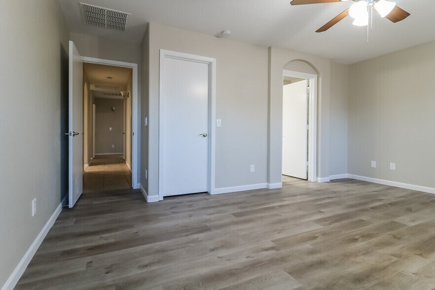 Building Photo - 12508 W Windsor Blvd