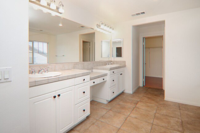 Building Photo - 1212 Lavendar Way