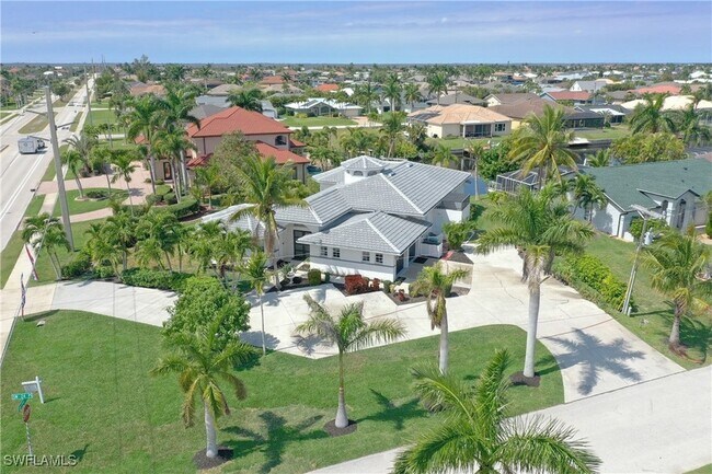 Building Photo - 2417 Cape Coral Pkwy W