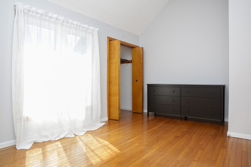 Building Photo - 23 Compton St