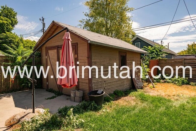 Building Photo - 628 Browning Ave