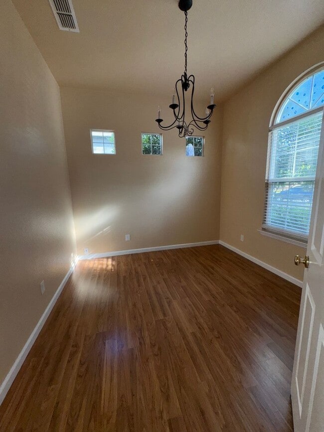 Building Photo - A Great House to Call Home!