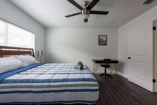 Building Photo - 9715 Dallum Dr