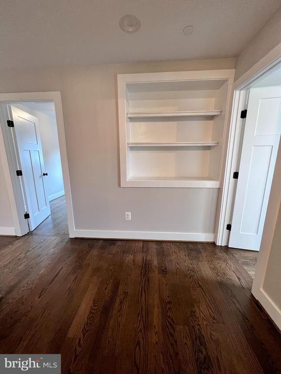 Building Photo - 210 Point Ln