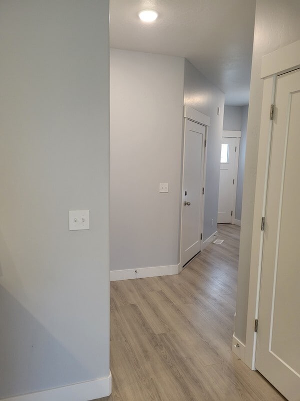 Building Photo - 4895 E Lk Cor Dr