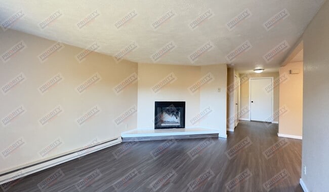 Building Photo - Townhouse in Westover