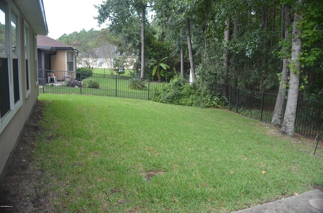 Building Photo - 545 Prosperity Lake Dr