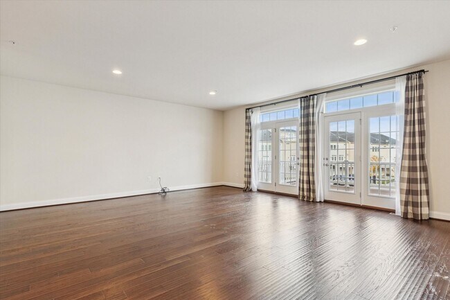 Building Photo - Available Now – Luxury 3 Bedroom, 2.5 Bath Carnegie Grand Townhome in Atwater Community