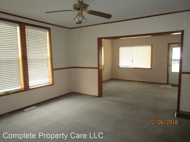 Building Photo - 2 br, 1 bath House - 2502 W. Godman Ave.