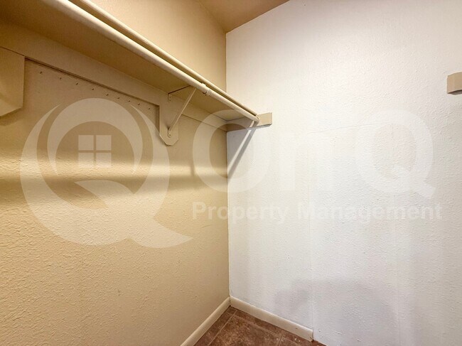 Building Photo - 747 S Ext Rd