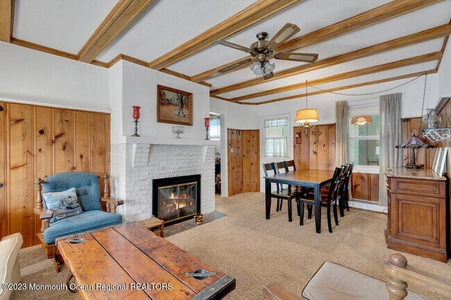 Building Photo - 683 Main Ave